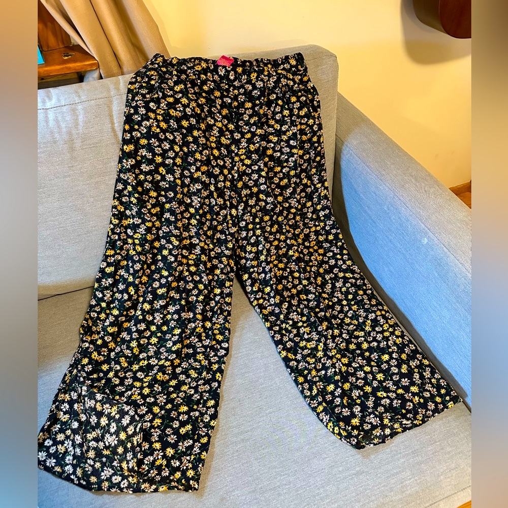Flowy flower pants with pockets